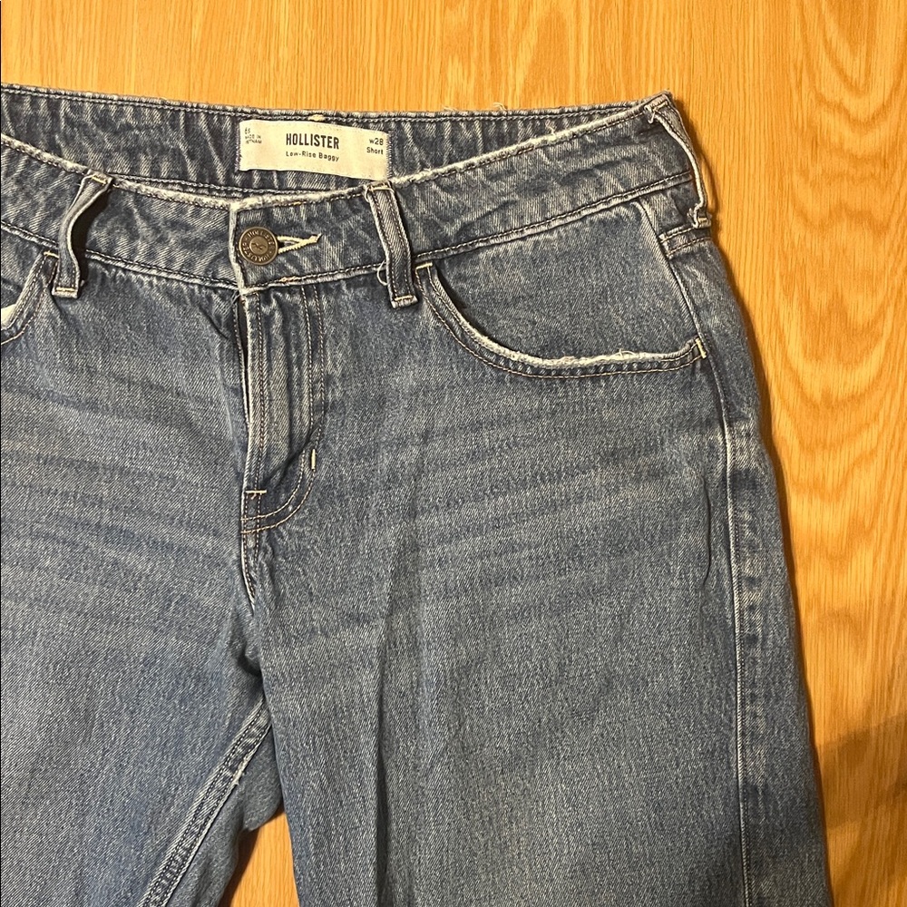 Hollister Distressed Low-Rise Baggy Jeans, size 6s w28 short - Picture 2 of 7